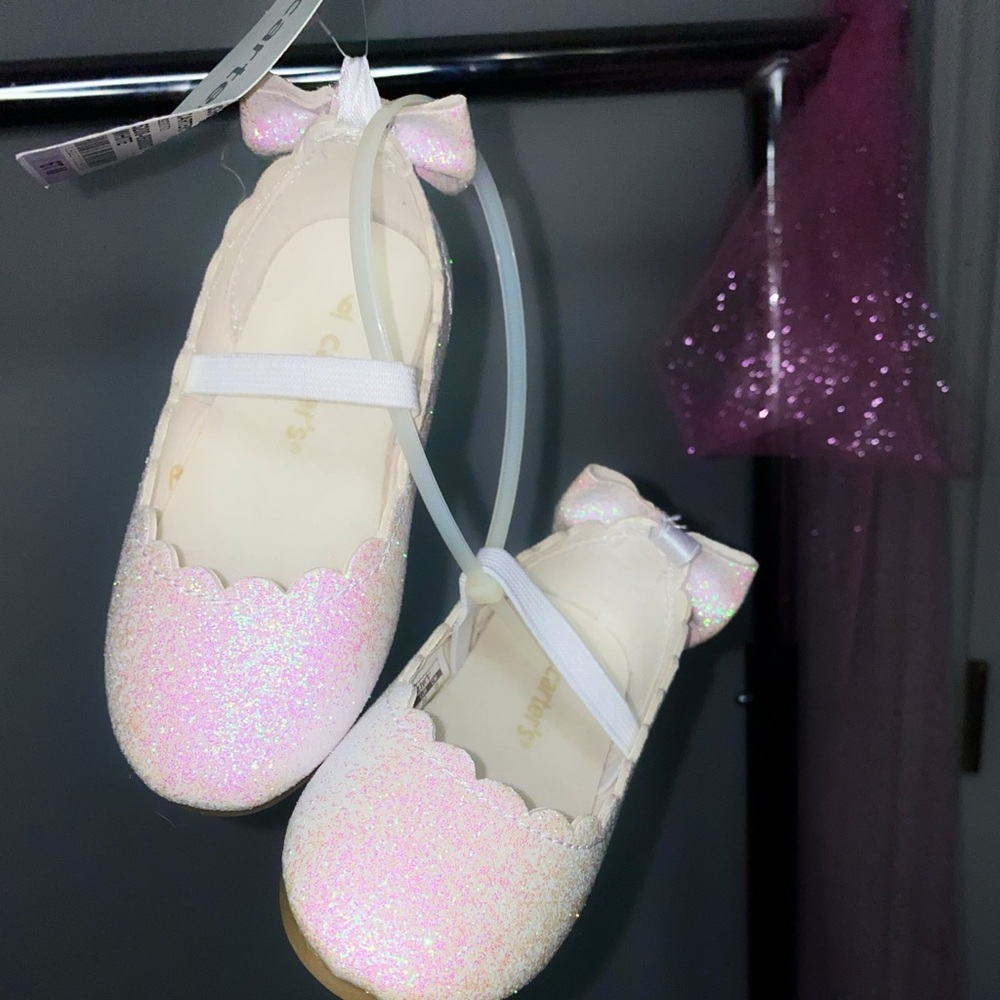 White sparkly dress shoes with a bow